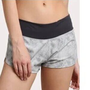 VUORI Women's Omni Performance Shorts Grey Medium